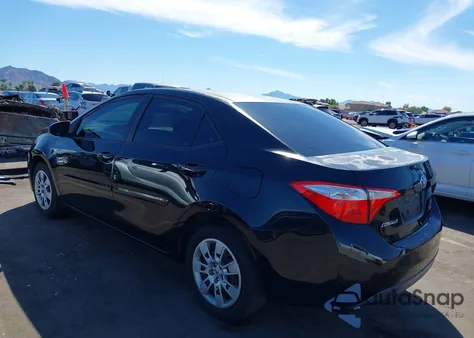 2015 Toyota Corolla Le z USA, uszkodzony, nr VIN 5YFBURHE9FP227106